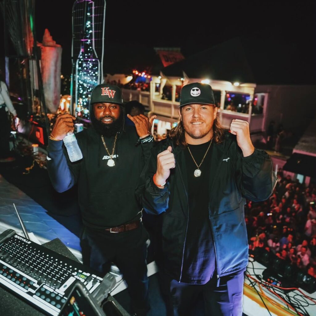 Stack & Lew @Tiki House