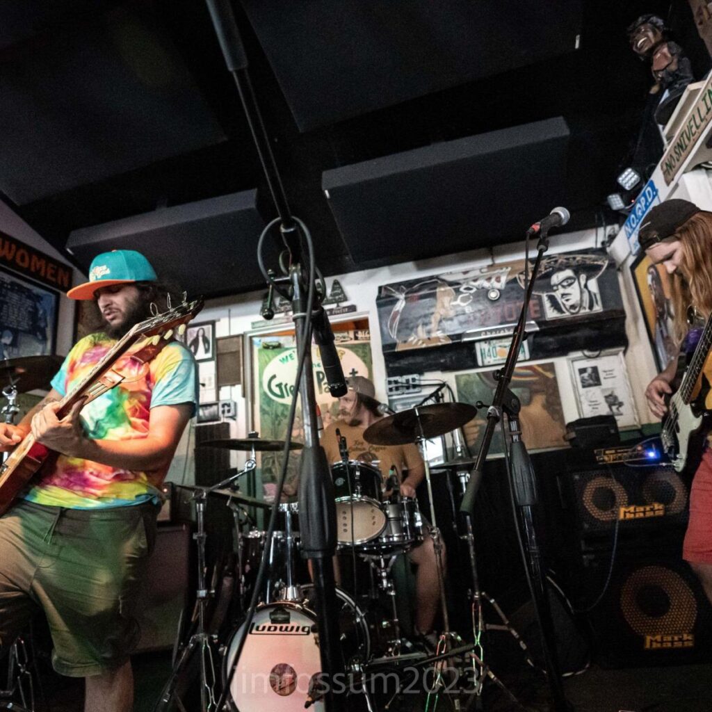 Good Trees River Band @Green Parrot