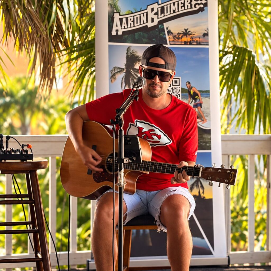Aaron Blumer @Sunset Tiki